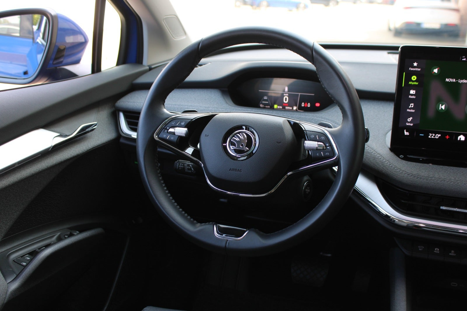 Blå Skoda Enyaq fra 2023