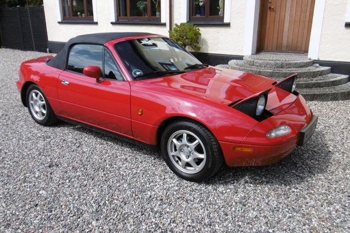 Rød Mazda MX-5 fra 1991