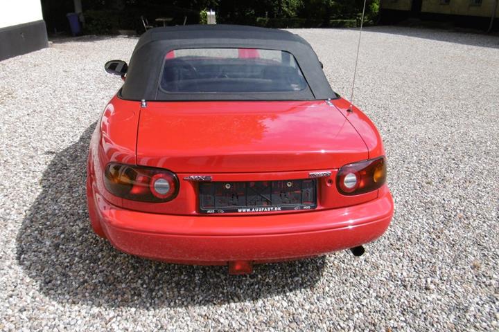 Rød Mazda MX-5 fra 1991