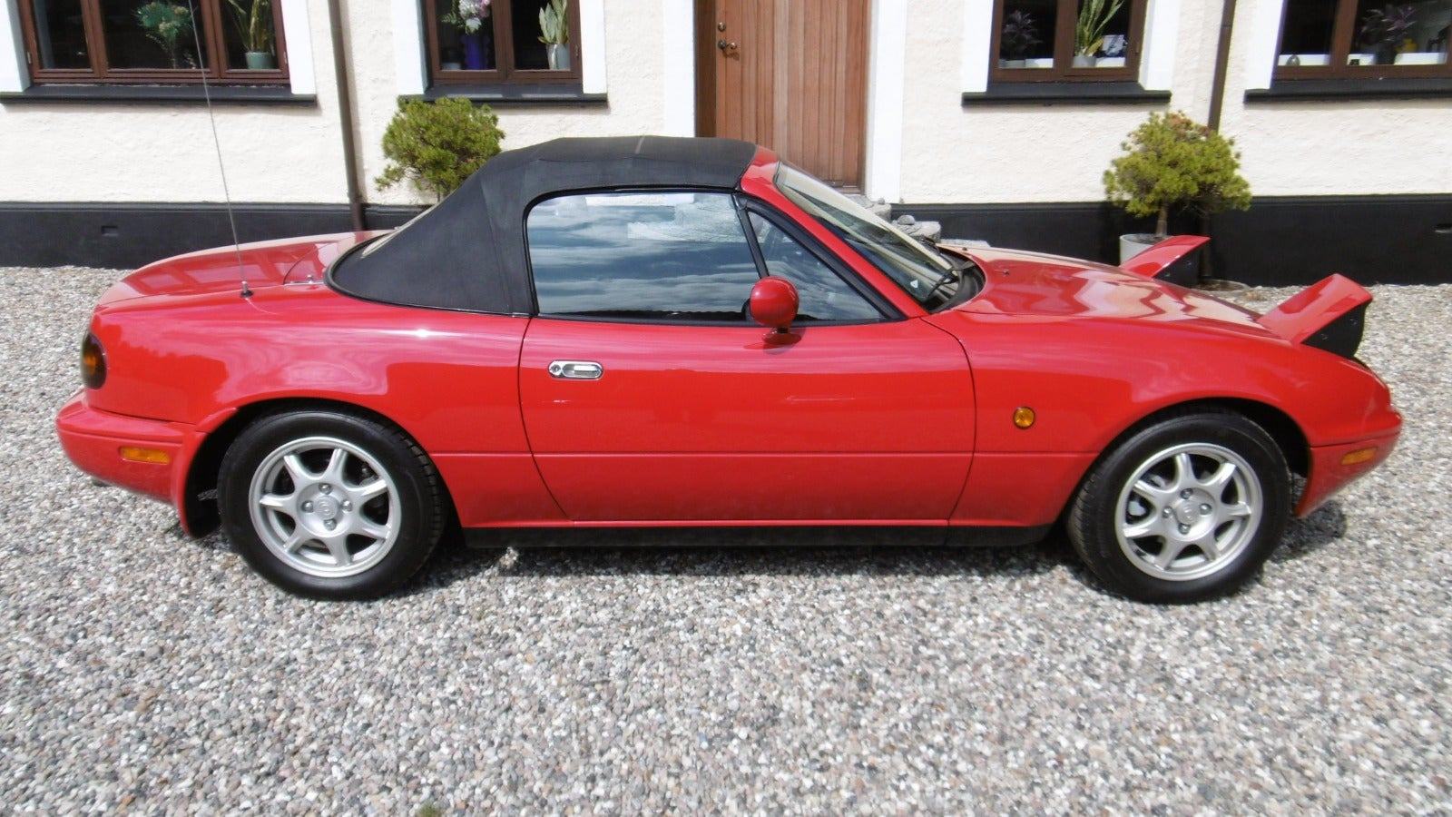 Rød Mazda MX-5 fra 1991