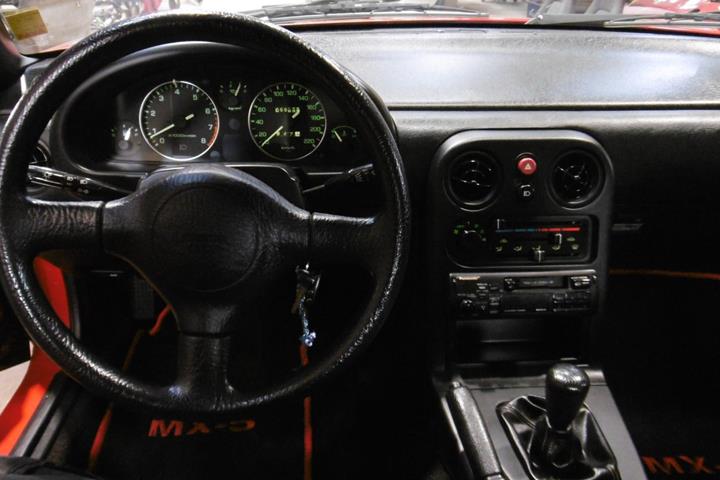 Rød Mazda MX-5 fra 1991