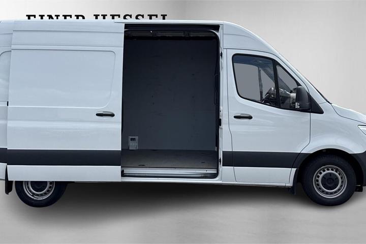 Hvid Mercedes Sprinter 215 fra 2023