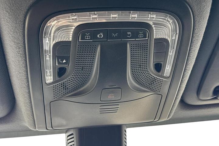 Hvid Mercedes Sprinter 215 fra 2023