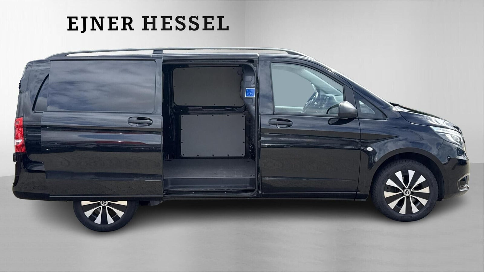 Sort Mercedes Vito 119 fra 2021
