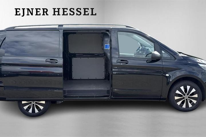 Sort Mercedes Vito 119 fra 2021