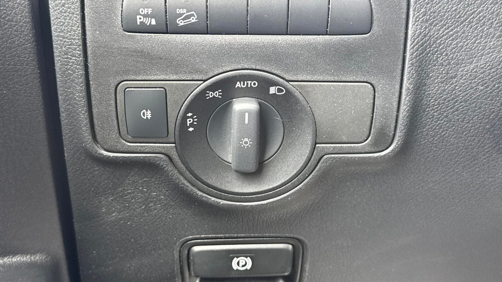 Sort Mercedes Vito 119 fra 2021