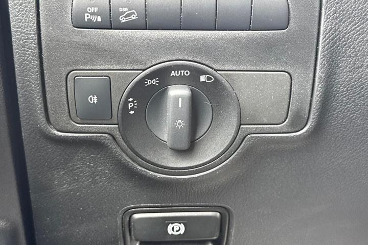Sort Mercedes Vito 119 fra 2021