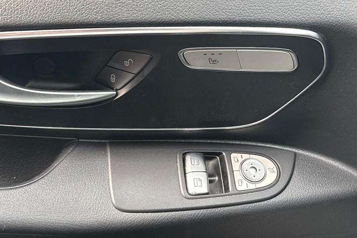 Sort Mercedes Vito 119 fra 2021