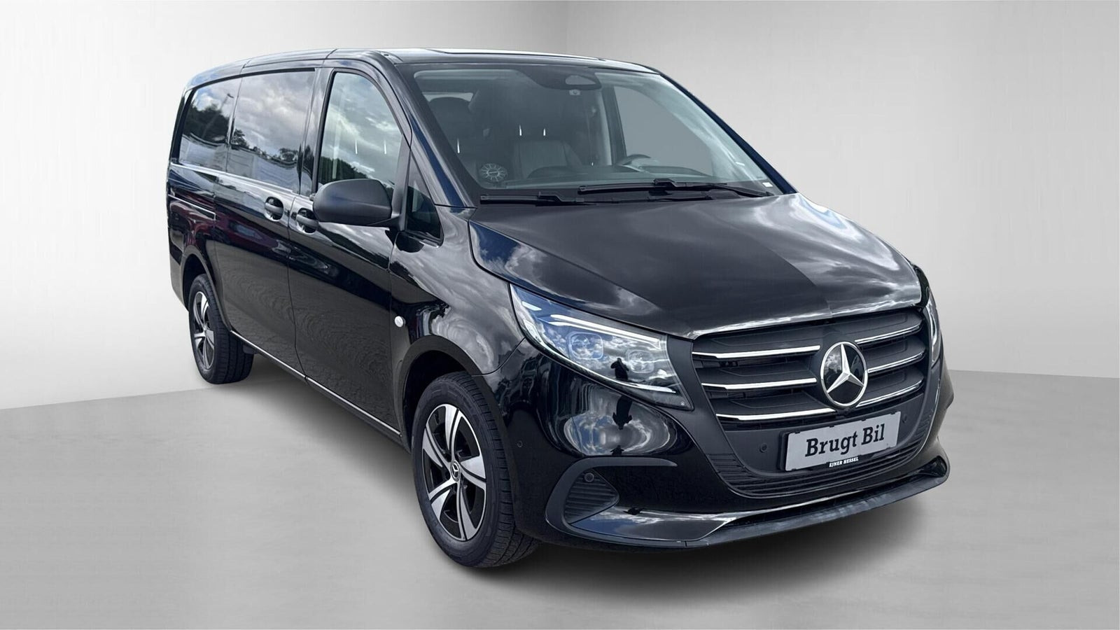 Sort Mercedes Vito 114 fra 2025