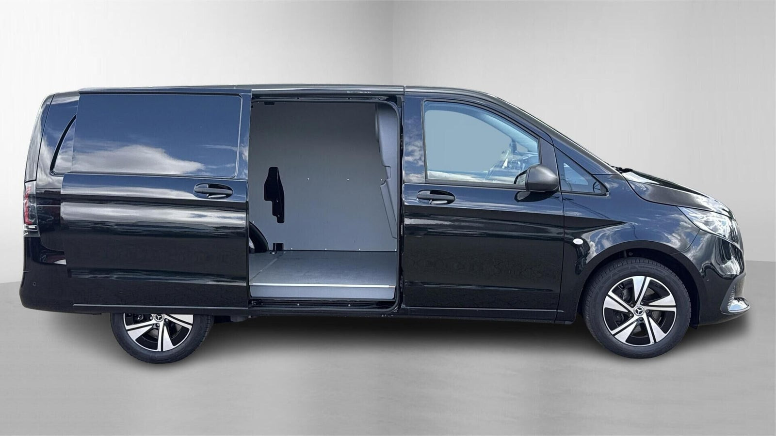Sort Mercedes Vito 114 fra 2025