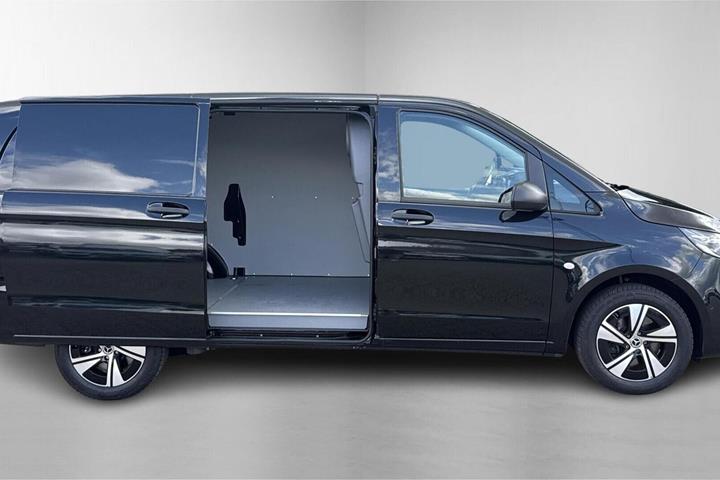 Sort Mercedes Vito 114 fra 2025