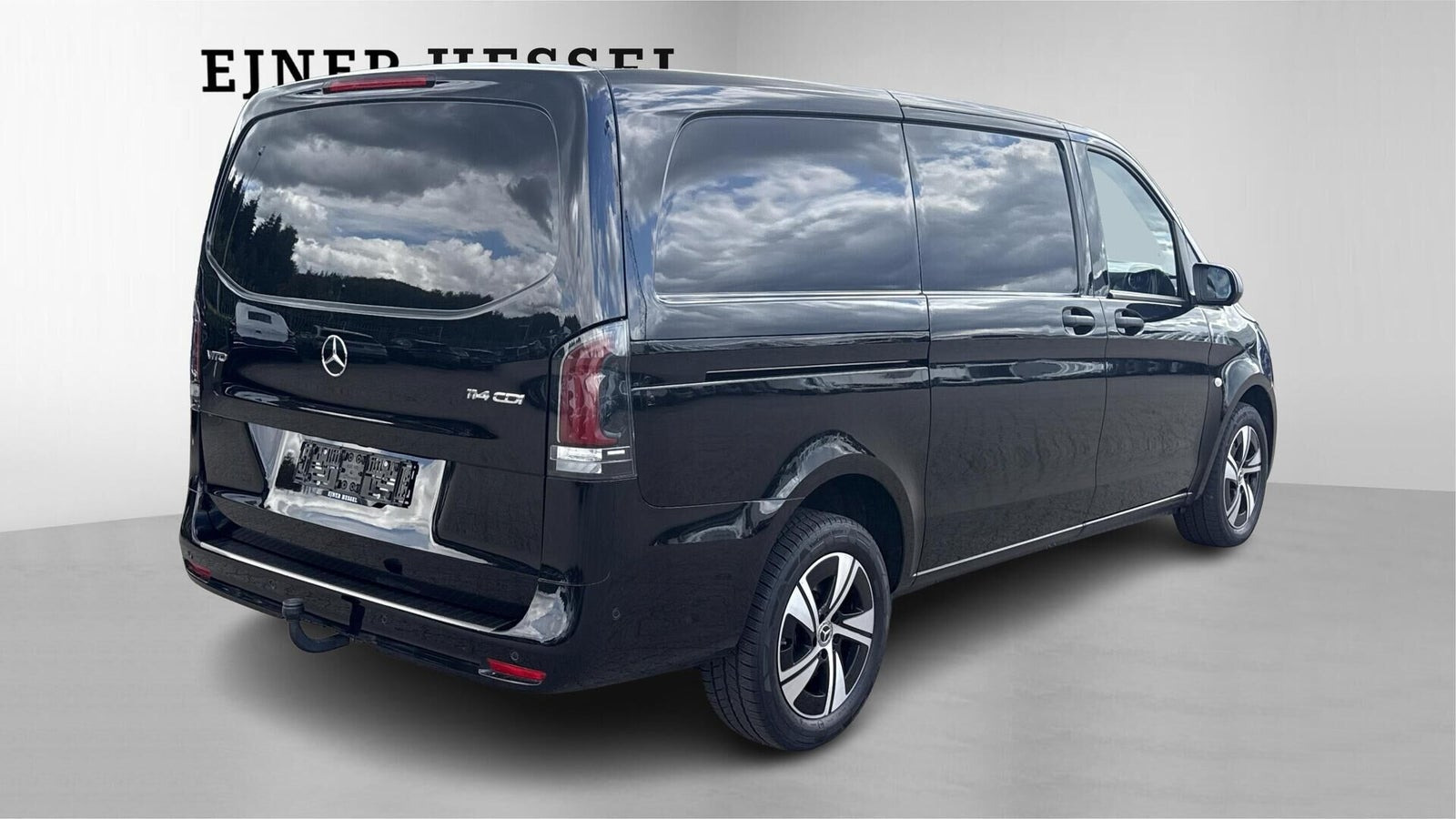 Sort Mercedes Vito 114 fra 2025