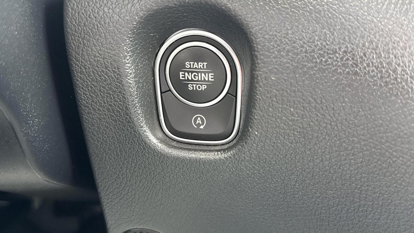 Sort Mercedes Vito 114 fra 2025