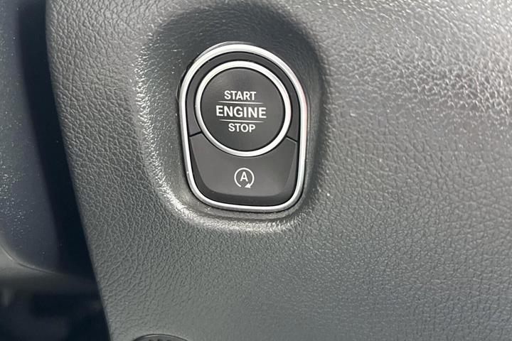 Sort Mercedes Vito 114 fra 2025