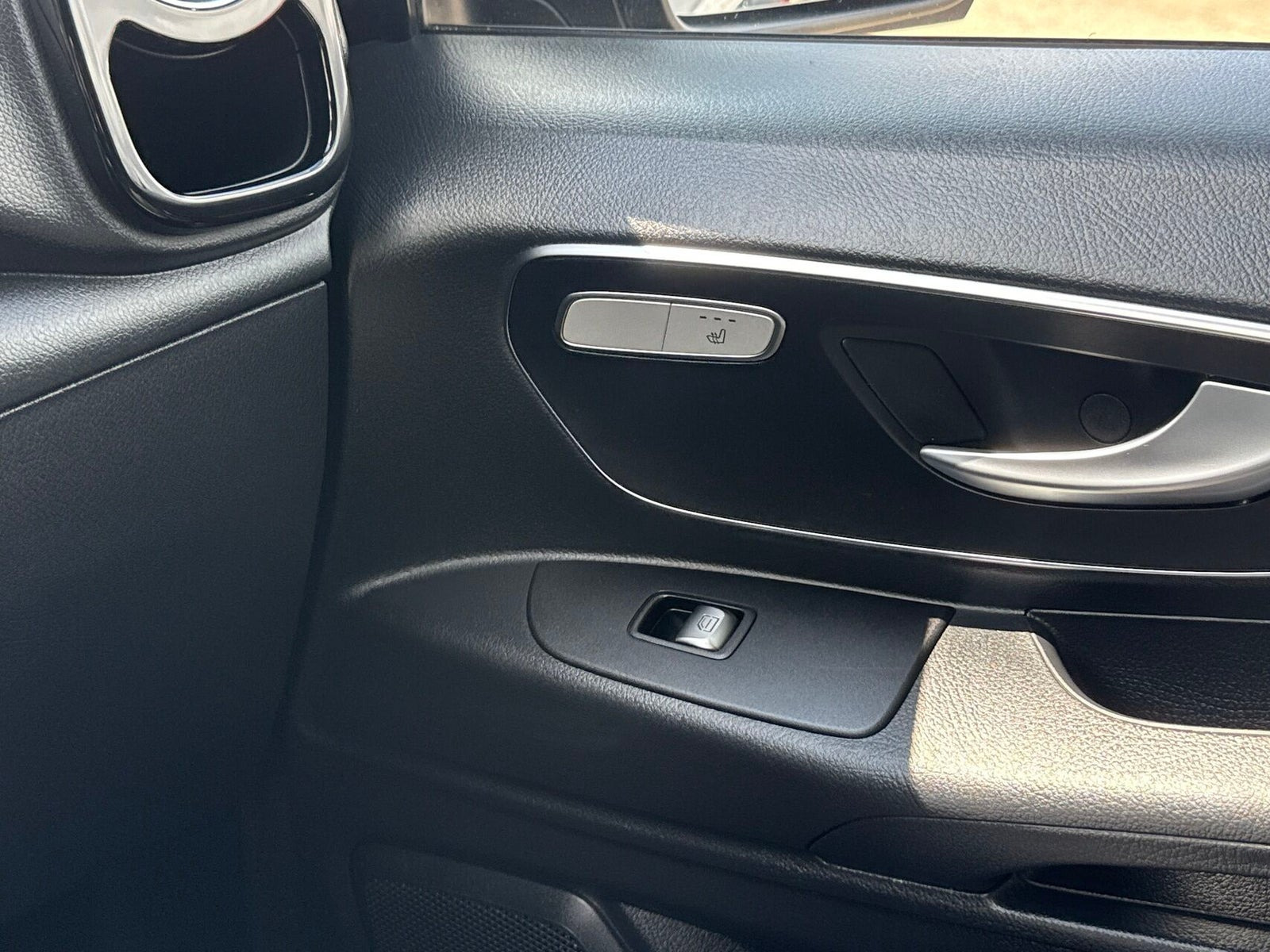 Sort Mercedes Vito 114 fra 2025