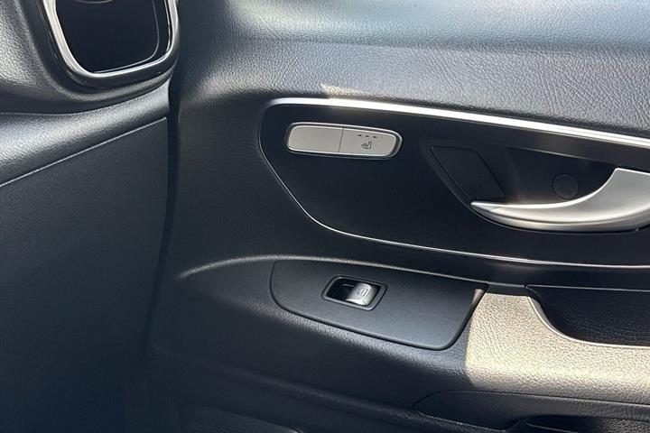 Sort Mercedes Vito 114 fra 2025