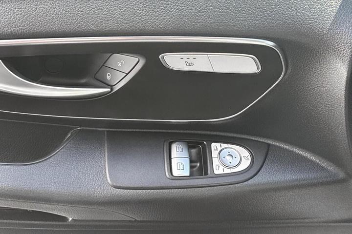 Sort Mercedes Vito 114 fra 2025