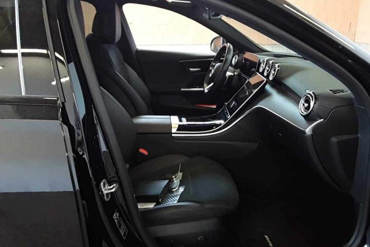 Sort Mercedes C300 e fra 2023