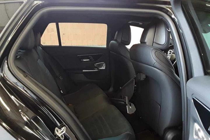 Sort Mercedes C300 e fra 2023