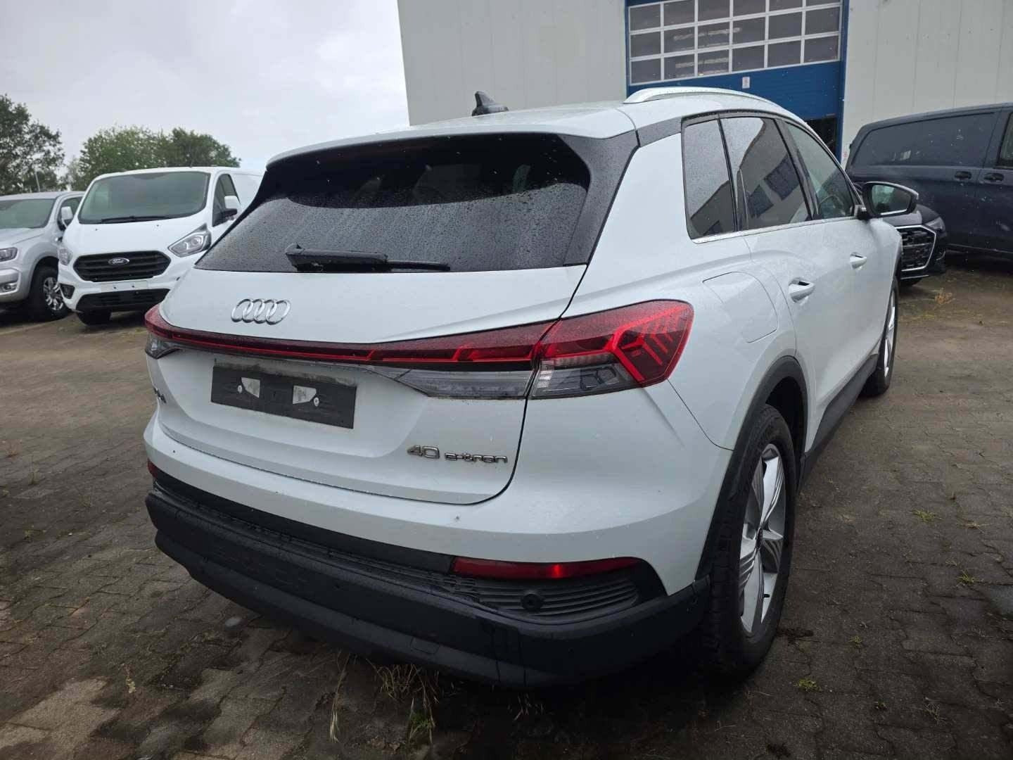 Hvid Audi Q4 e-tron fra 2023