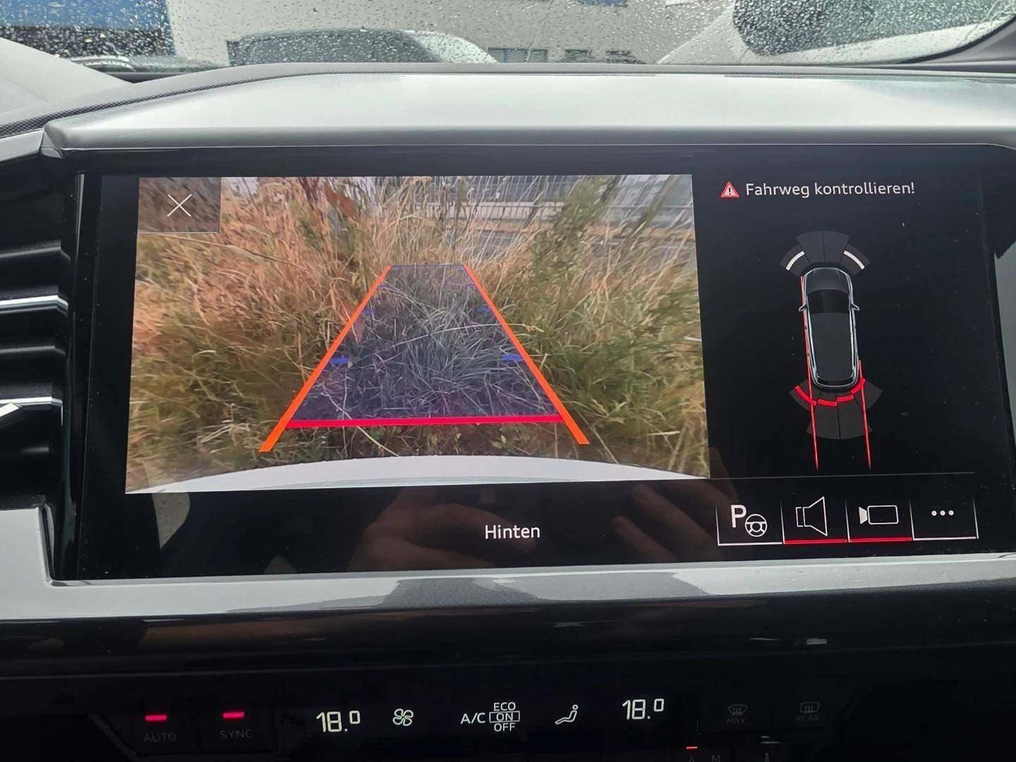 Hvid Audi Q4 e-tron fra 2023