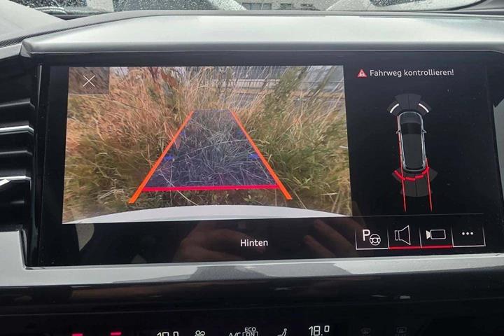 Hvid Audi Q4 e-tron fra 2023