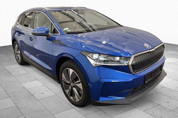 Blå Skoda Enyaq fra 2023