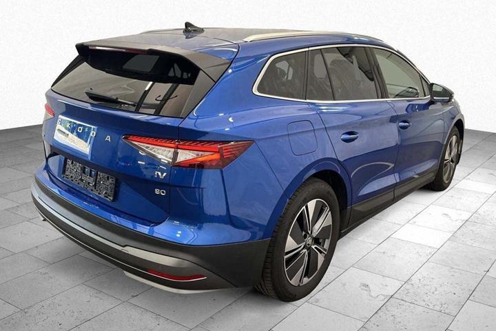 Blå Skoda Enyaq fra 2023