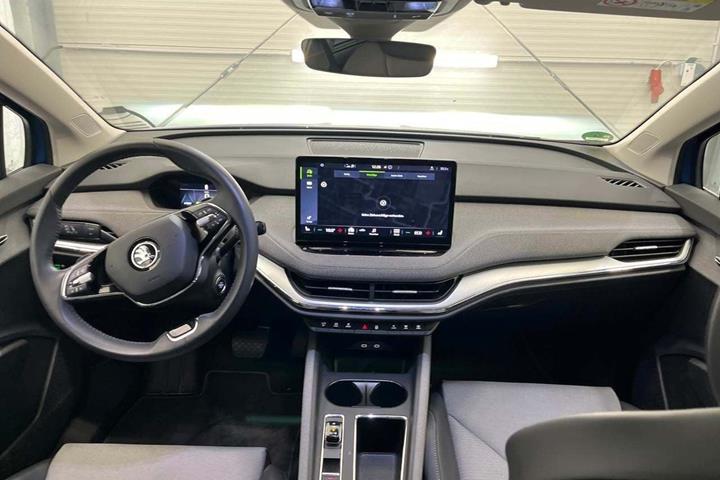 Blå Skoda Enyaq fra 2023