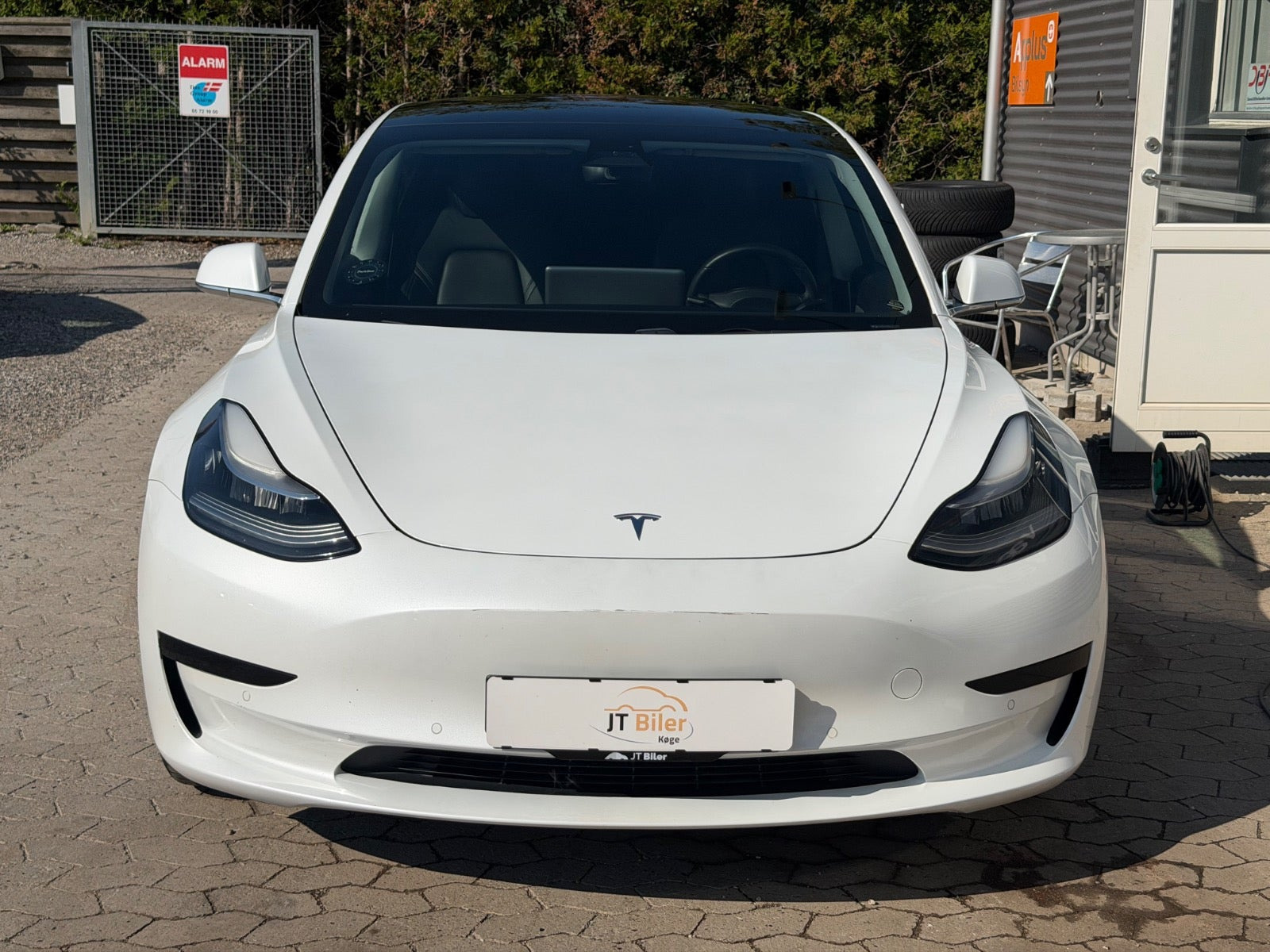 Hvid Tesla Model 3 fra 2019