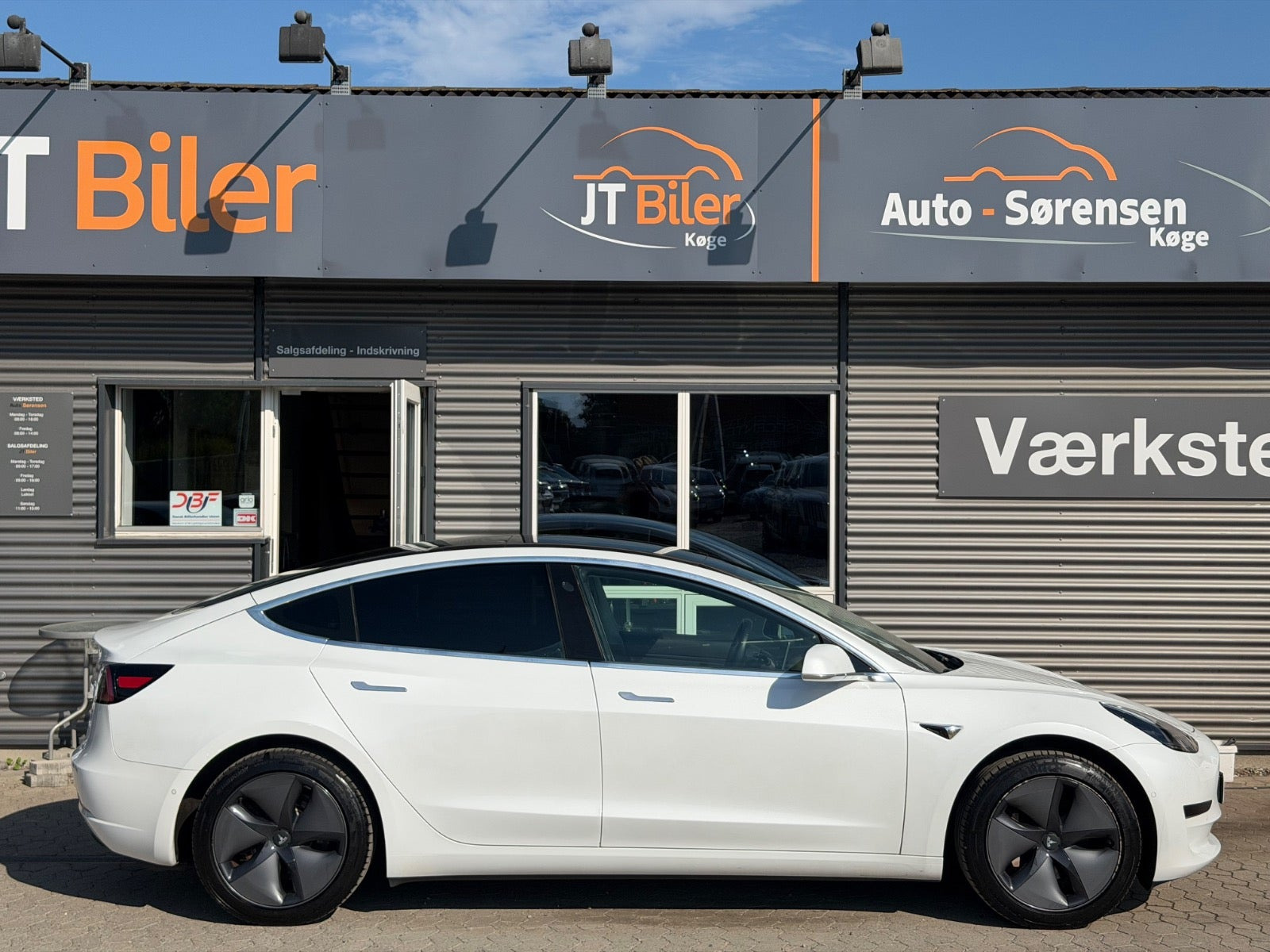 Hvid Tesla Model 3 fra 2019