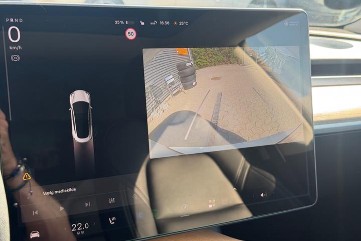 Hvid Tesla Model 3 fra 2019