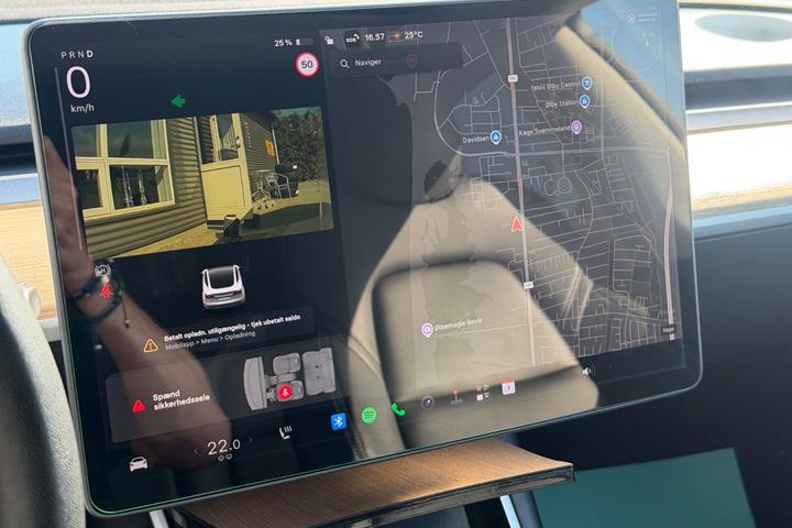 Hvid Tesla Model 3 fra 2019