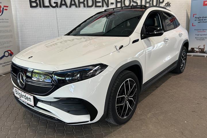 Hvid Mercedes EQA250 fra 2021 set udefra