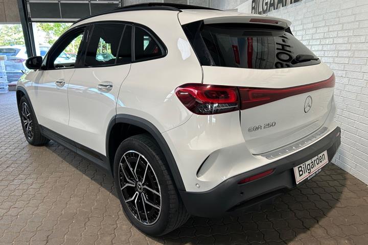 Hvid Mercedes EQA250 fra 2021