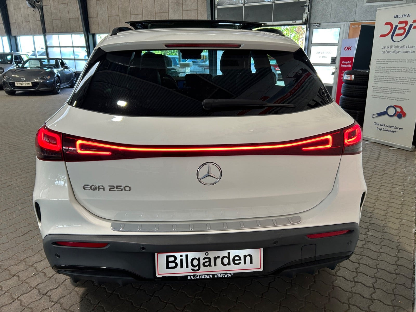 Hvid Mercedes EQA250 fra 2021