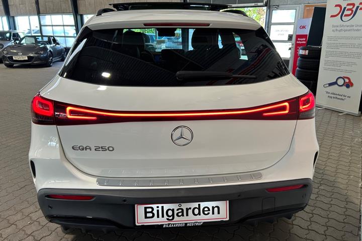 Hvid Mercedes EQA250 fra 2021