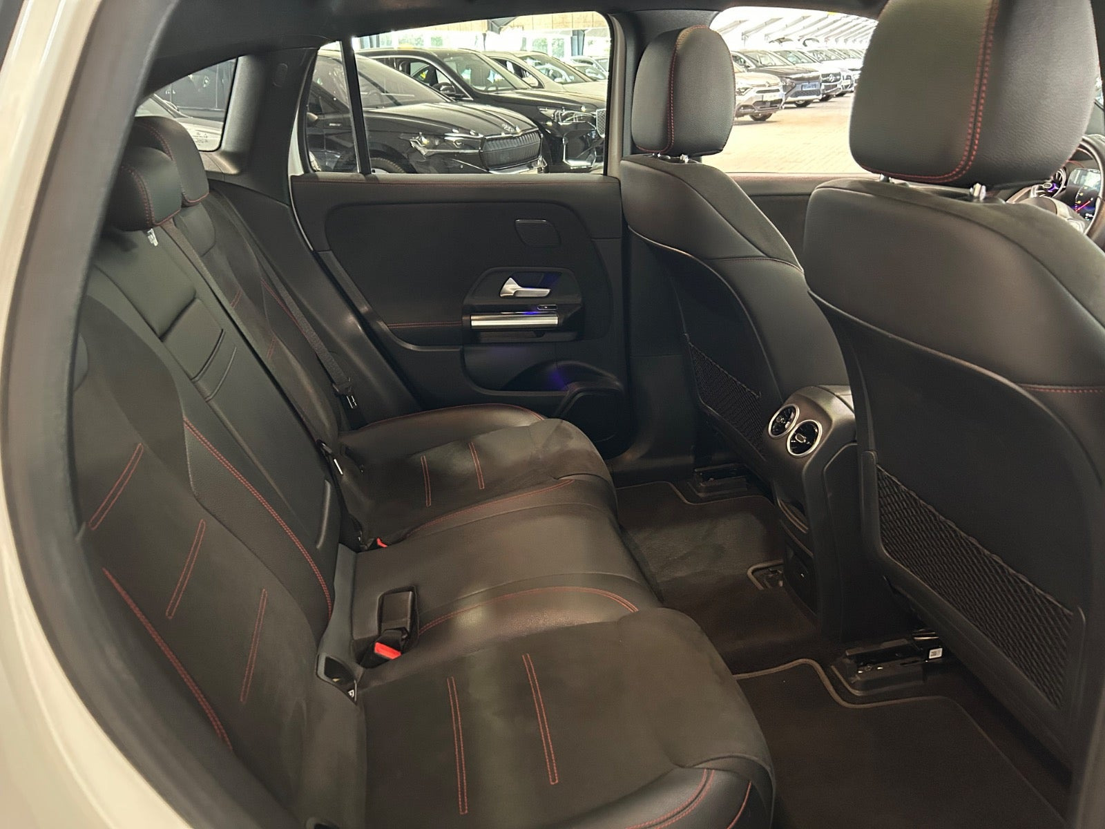 Hvid Mercedes EQA250 fra 2021