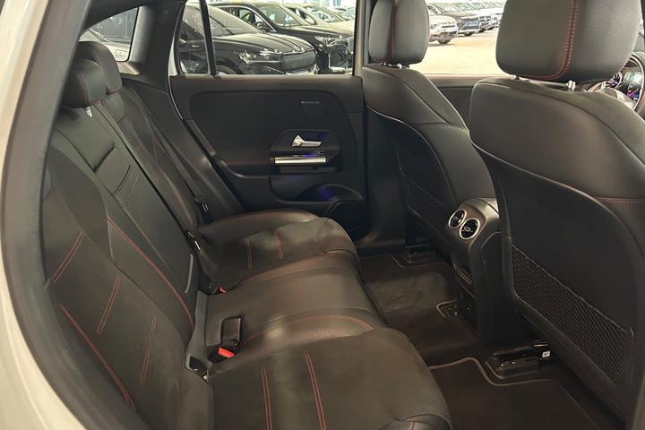 Hvid Mercedes EQA250 fra 2021