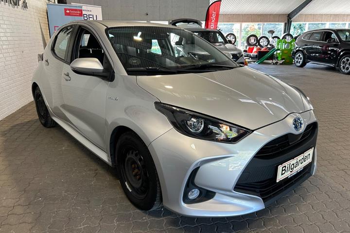 Sølv Toyota Yaris fra 2020
