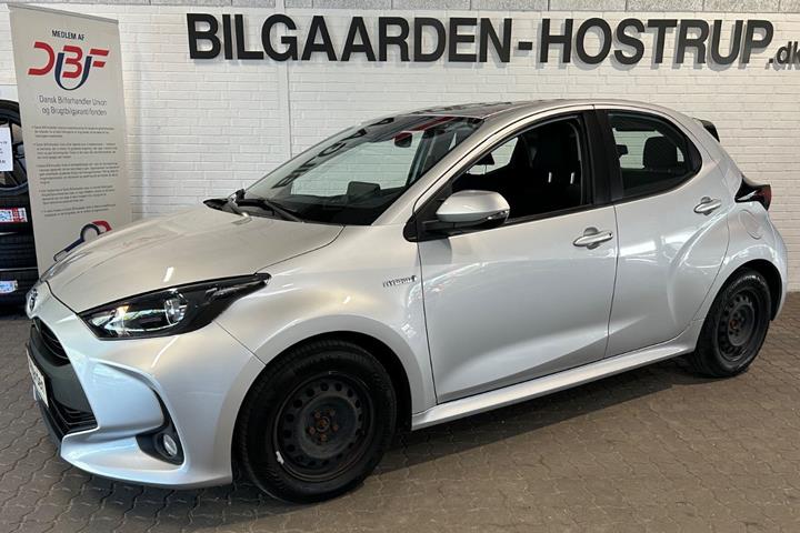 Sølv Toyota Yaris fra 2020