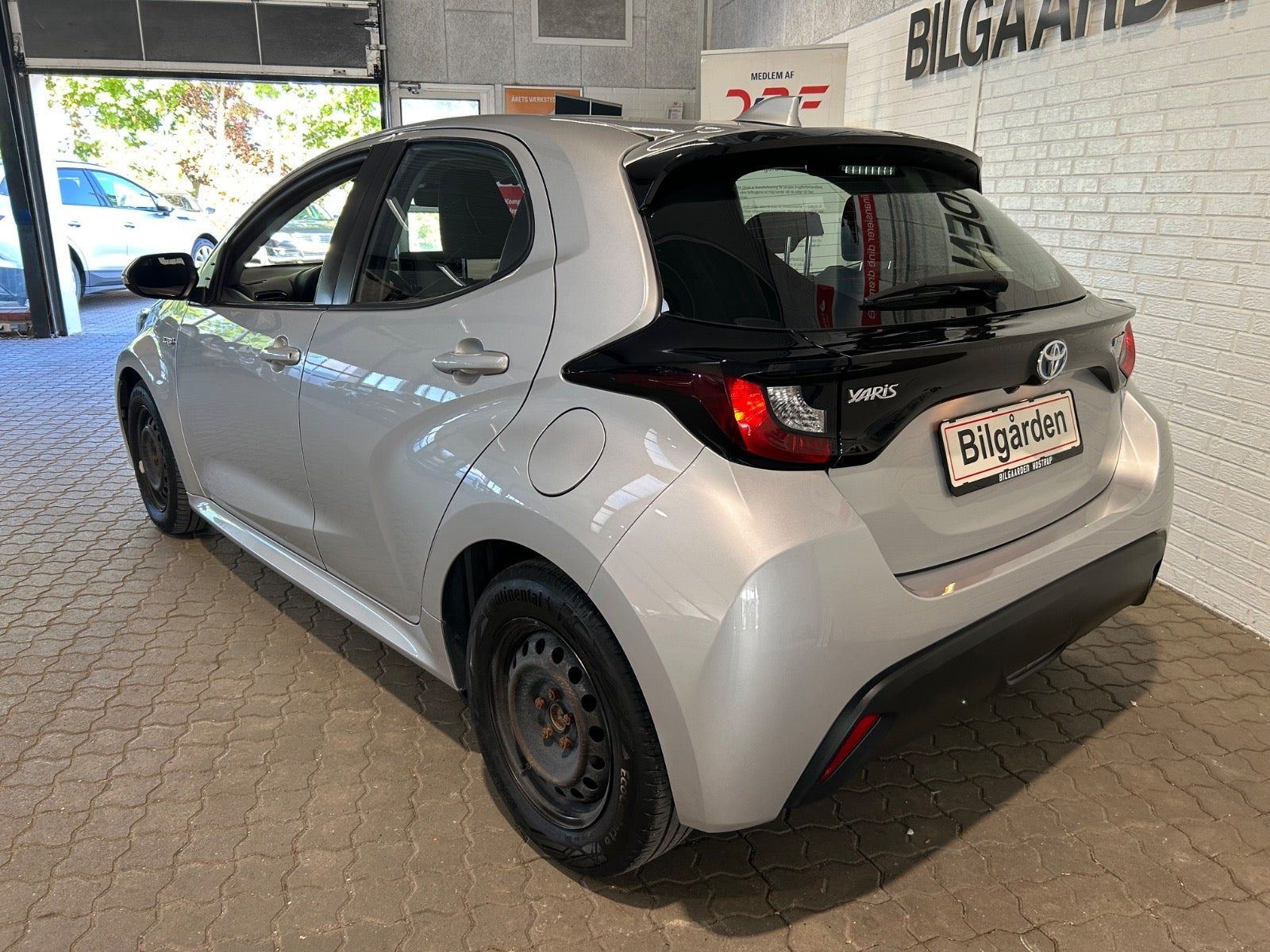 Sølv Toyota Yaris fra 2020
