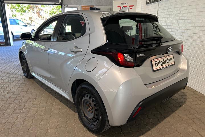 Sølv Toyota Yaris fra 2020
