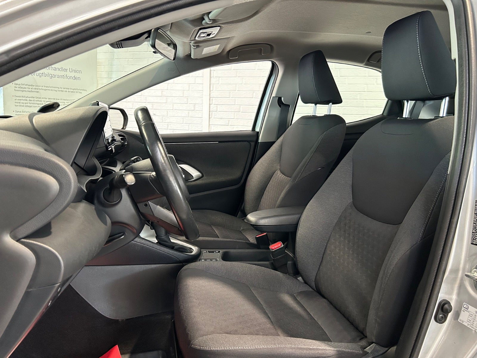 Sølv Toyota Yaris fra 2020