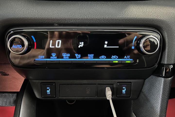 Sølv Toyota Yaris fra 2020
