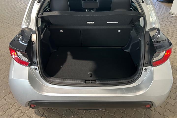 Sølv Toyota Yaris fra 2020