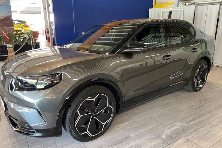 Grå Ford Capri fra 2024