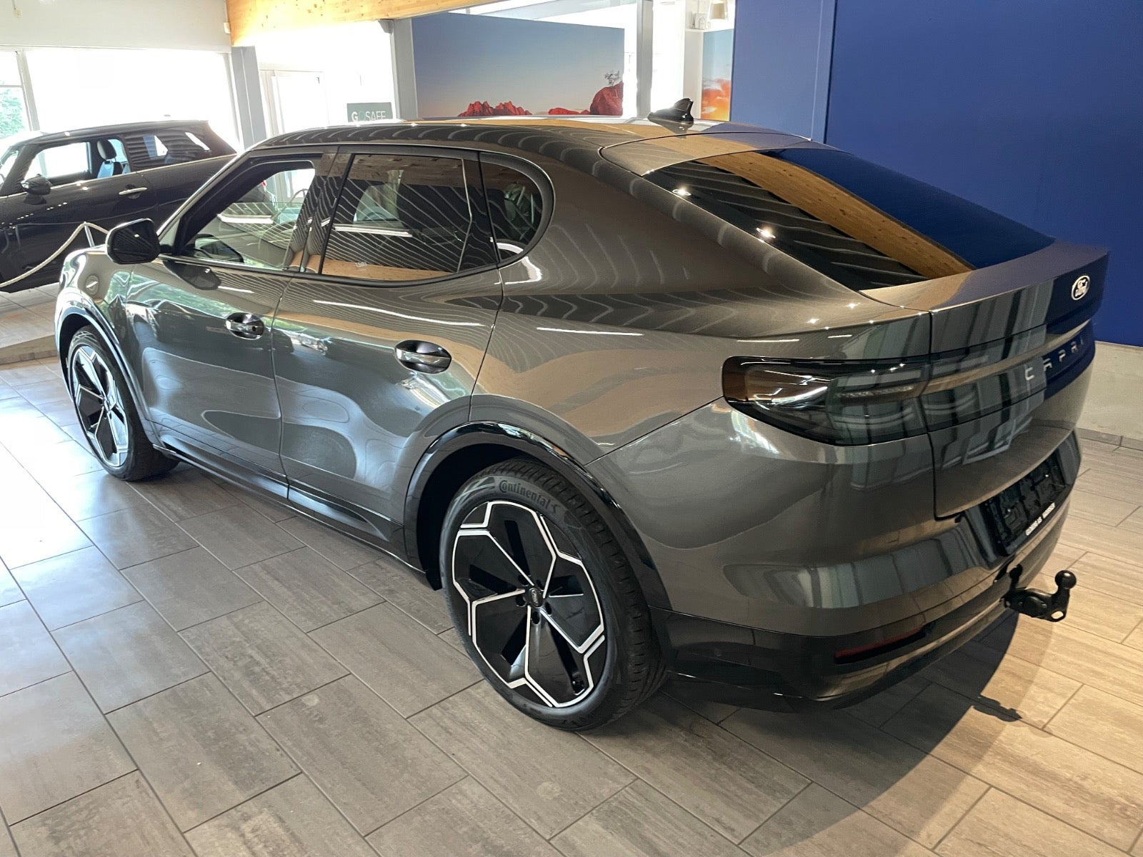 Grå Ford Capri fra 2024