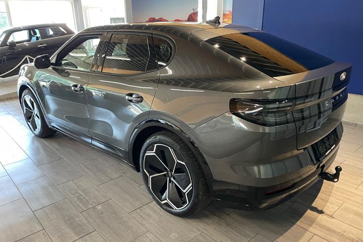Grå Ford Capri fra 2024