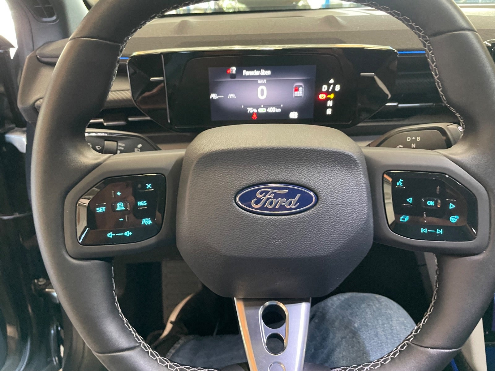 Grå Ford Capri fra 2024